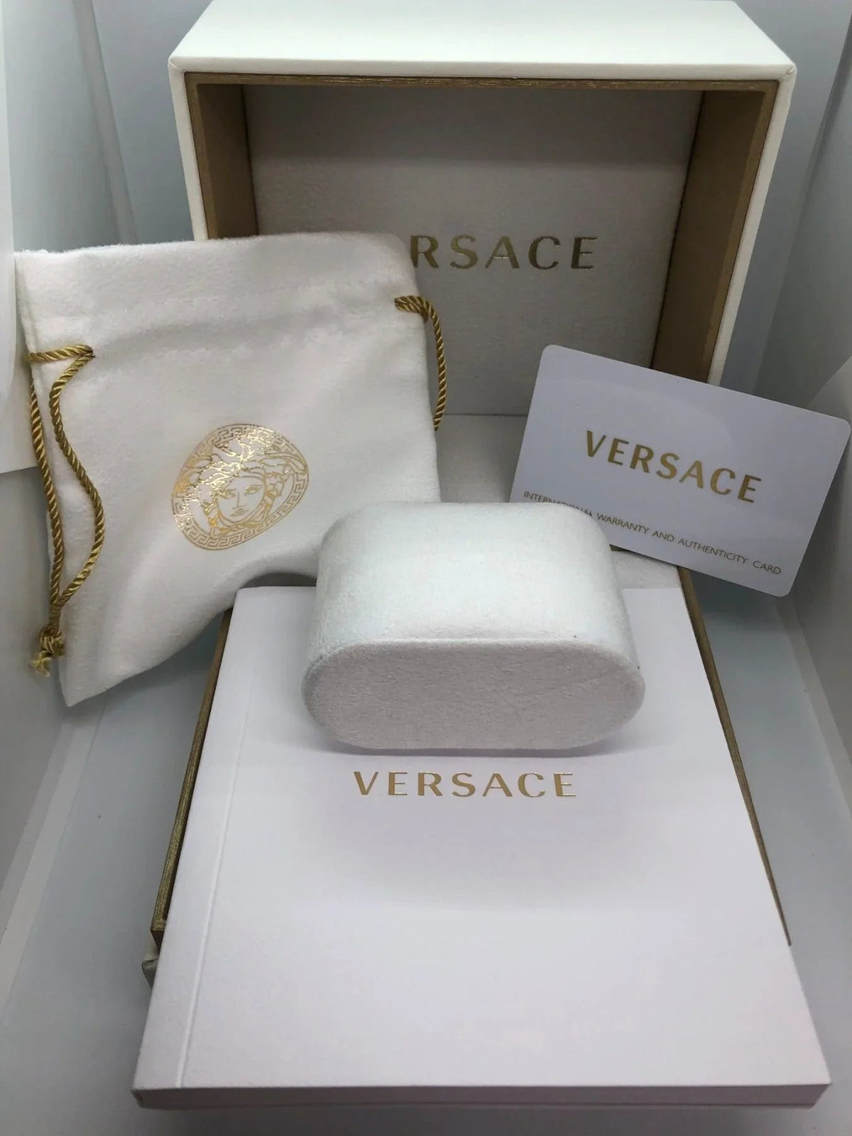 Elegante Versace V-Helix Damen-Armbanduhr für stilbewusste Frauen - Watchshop24.eu