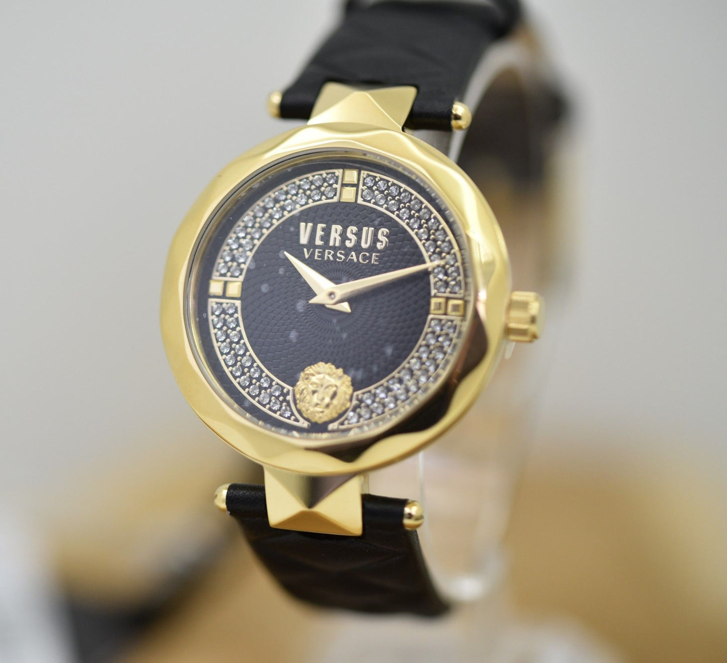 Versus Versace VSPCD7320 Frauenuhr Covent Garden Crystal - Watchshop24.eu