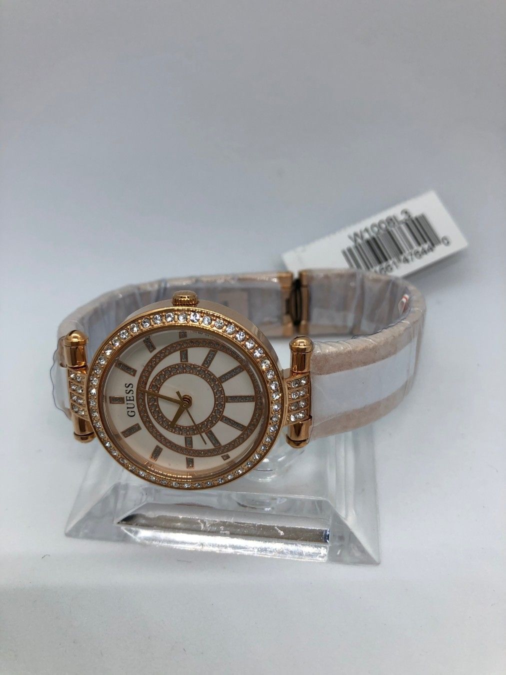 Guess Muse Damenuhr W1008L3 - Edelstahlgehäuse, rosegoldfarbene W1008L3 - Watchshop24.eu
