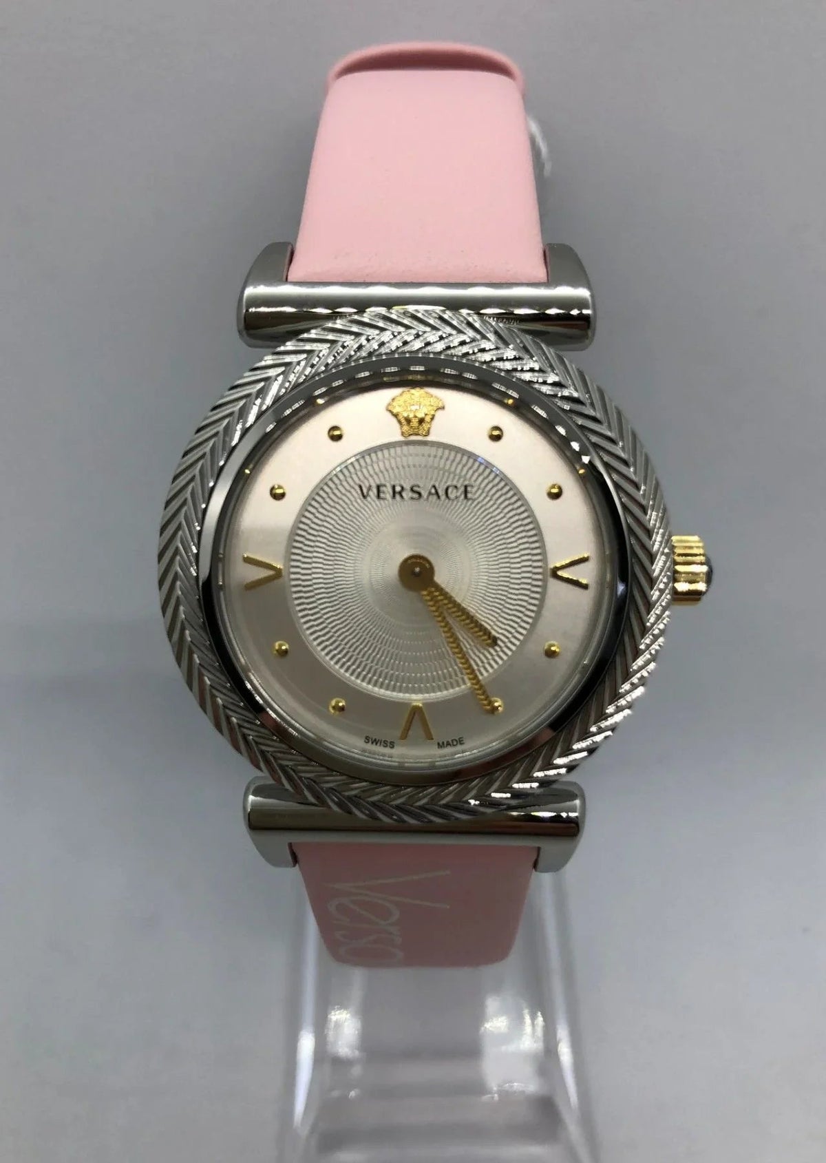 Versace V-Motif Armbanduhr VERE00118 – Stil trifft auf Funktionalität - Watchshop24.eu