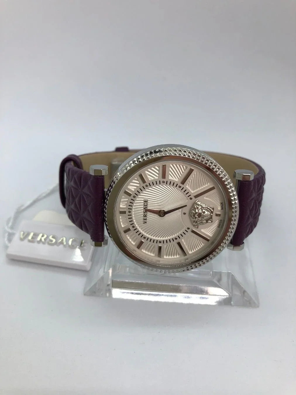 Elegante Versace V-Helix Damen-Armbanduhr für stilbewusste Frauen - Watchshop24.eu