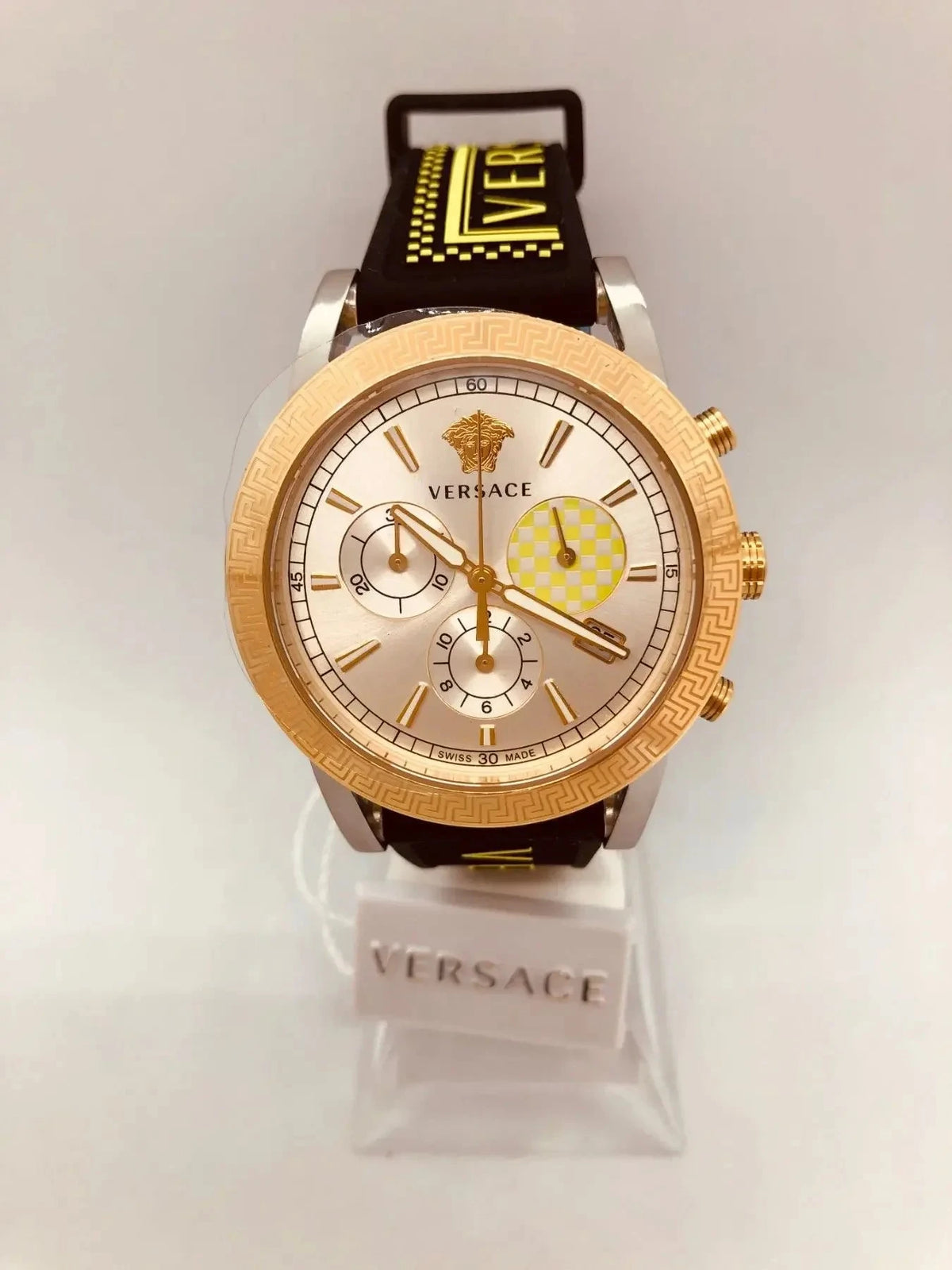 Versace VELT00519 Chronograph – Eleganz und Präzision für den modernen Mann - Watchshop24.eu