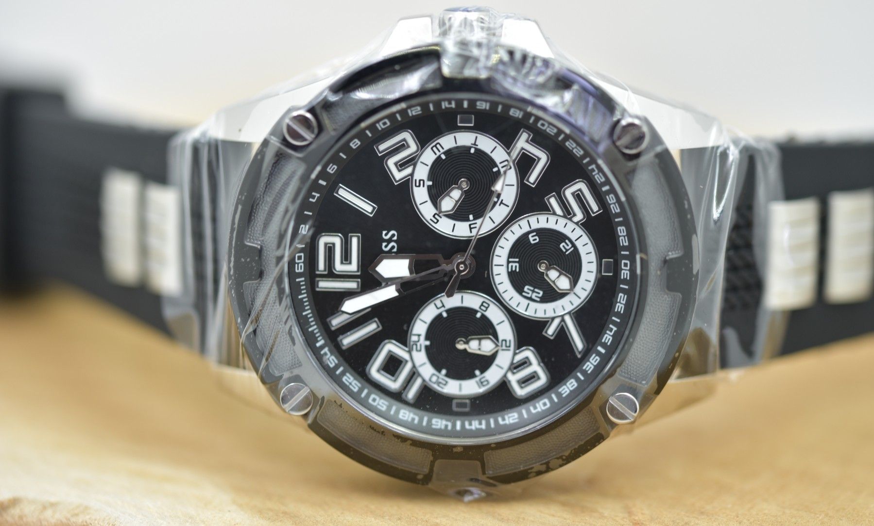 Guess W0051G1 Delta Armbanduhr - Watchshop24.eu