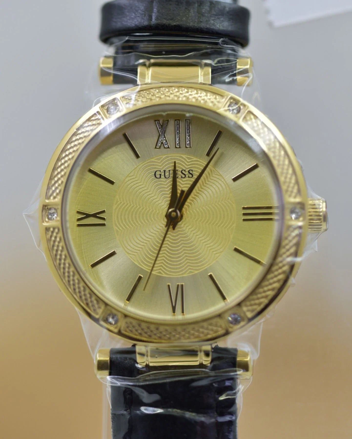 Guess W0838L1 Quarz Uhr mit Leder Armband - Watchshop24.eu