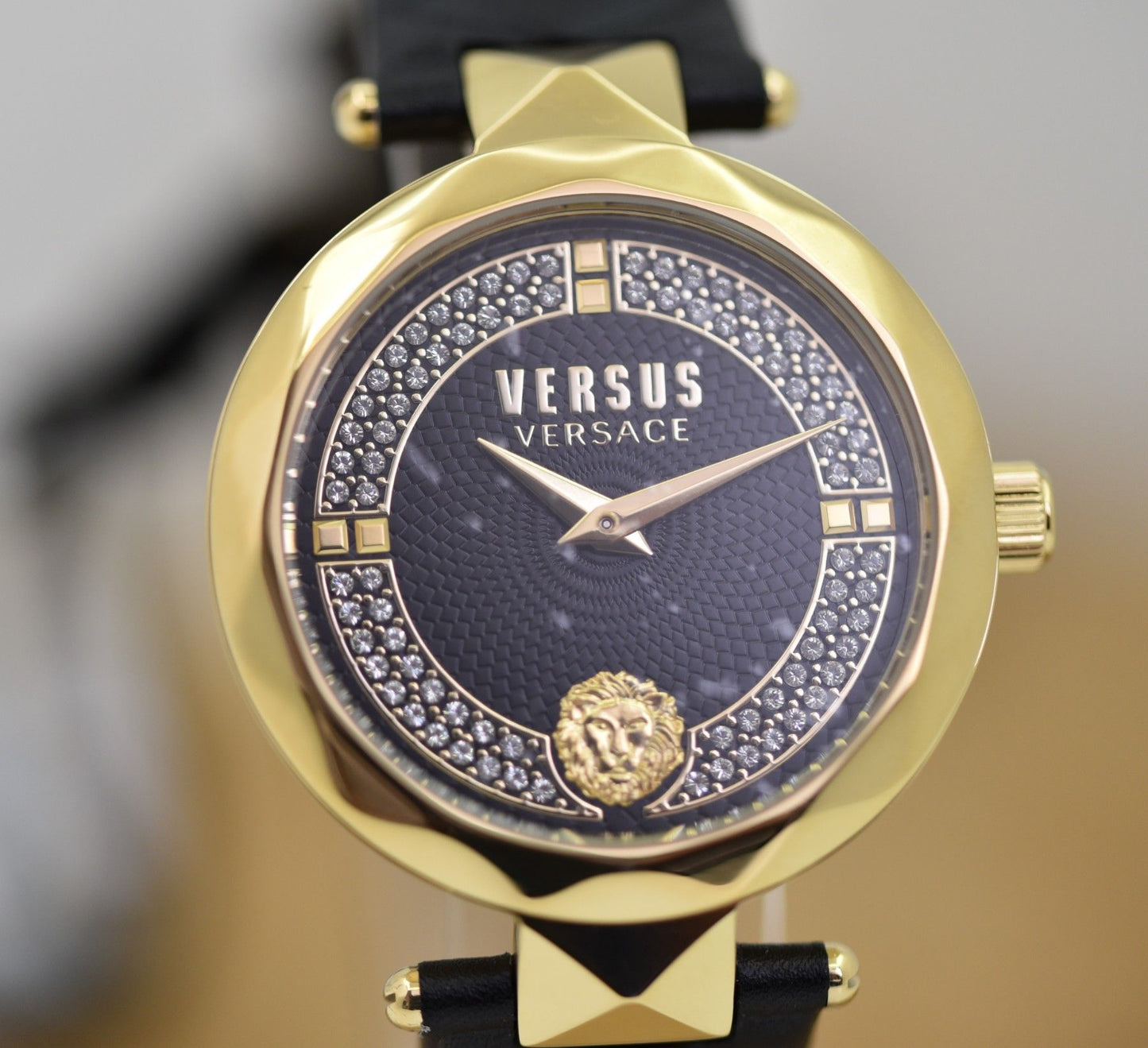 Versus Versace VSPCD7320 Frauenuhr Covent Garden Crystal