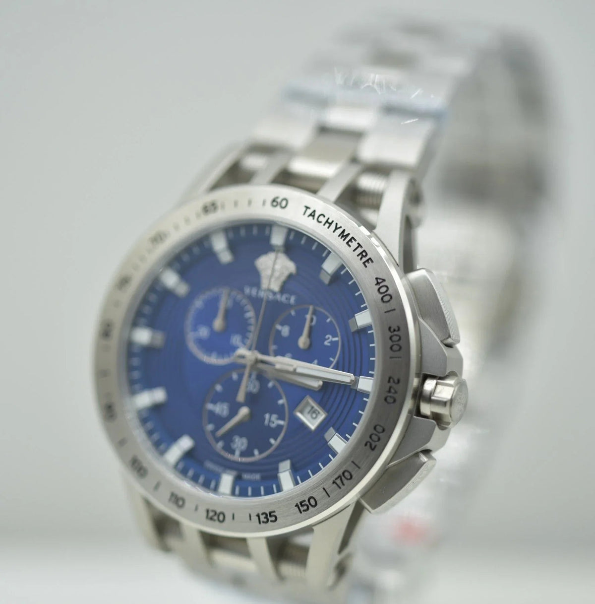 Versace Sport Tech Herrenuhr VE3E00521 – Stil und Präzision für den modernen Mann - Watchshop24.eu